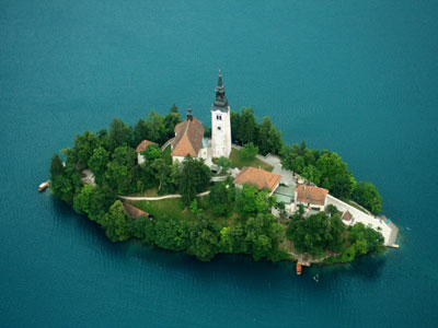 Bled.otok_cerkev_rozle_bregar_foto.jpg